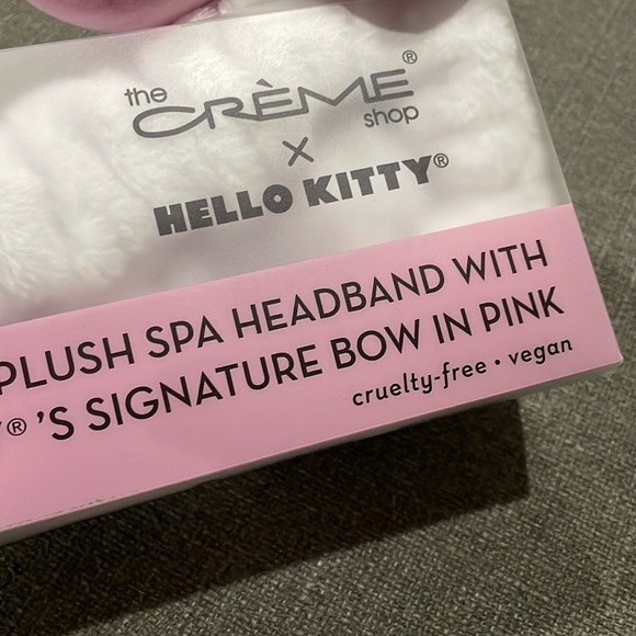 COPY - The Crème Shop x Hello Kitty Plush Spa Headband Signature Bow in Pink - Picture 5 of 9